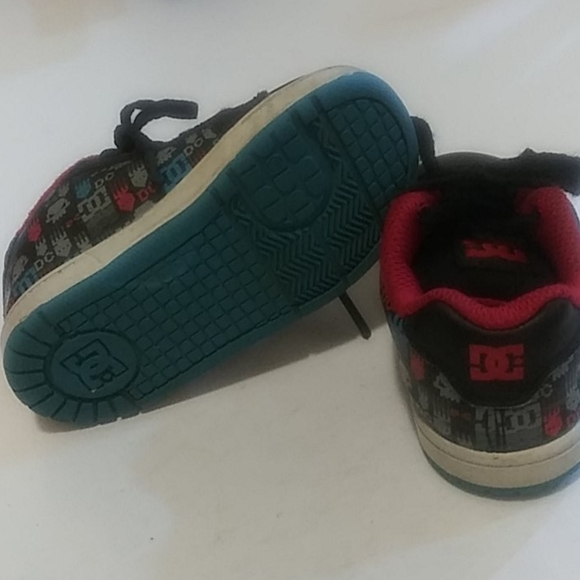 DC Boys Comics Sneakers Size 5 - Picture 7 of 9